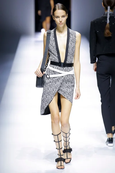Look 12